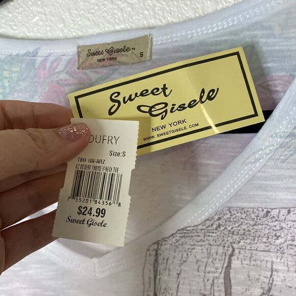 NWT- Sweet Gisele- rinestone Arizona graphic tee -size small - Picture 4 of 7